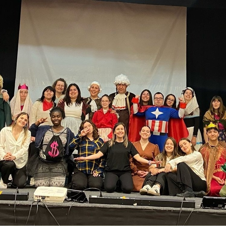 Curso de Animador/a Sociocultural da EPAMG desenvolve projeto internacional de teatro inclusivo com a APPACDM